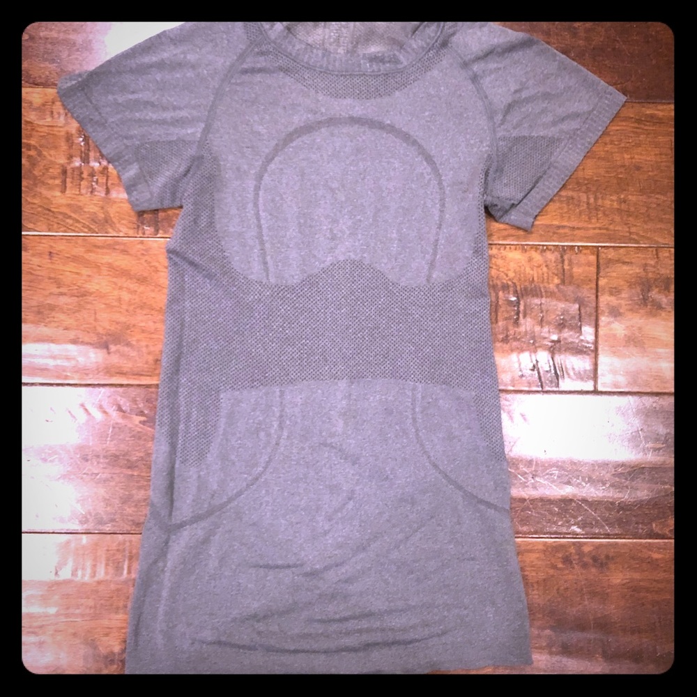 Lululemon breathable shirt